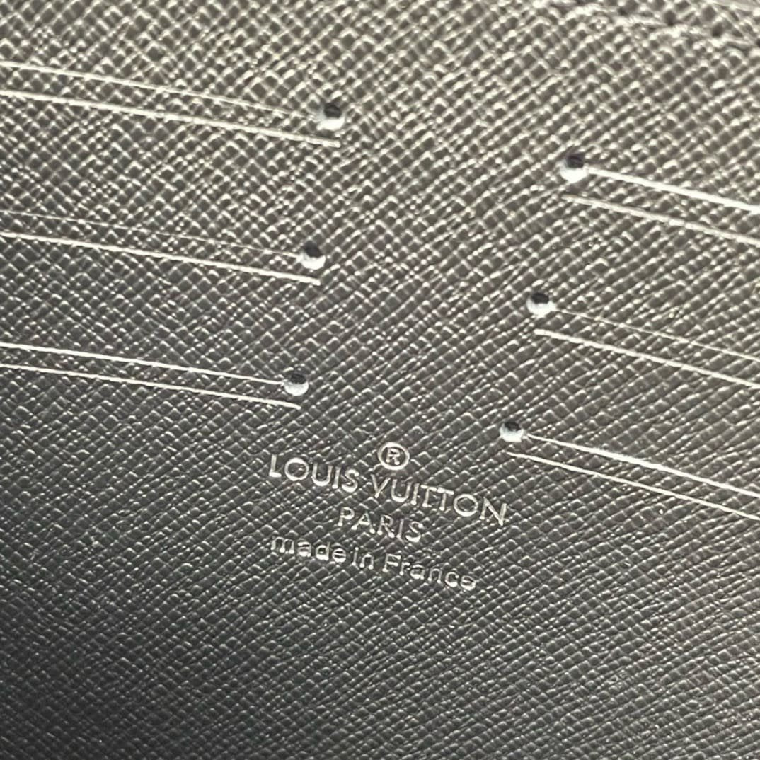 Louis Vuitton M61692 Pochette Voyage MM