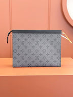 Louis Vuitton M69535 Pochette Voyage MM