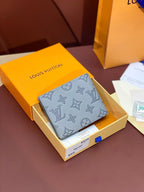 Louis Vuitton M81383 Multiple Wallet