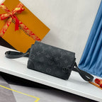 Louis Vuitton M81783 Steamer Wearable Wallet