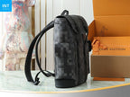 Louis Vuitton M14952 Christopher MM