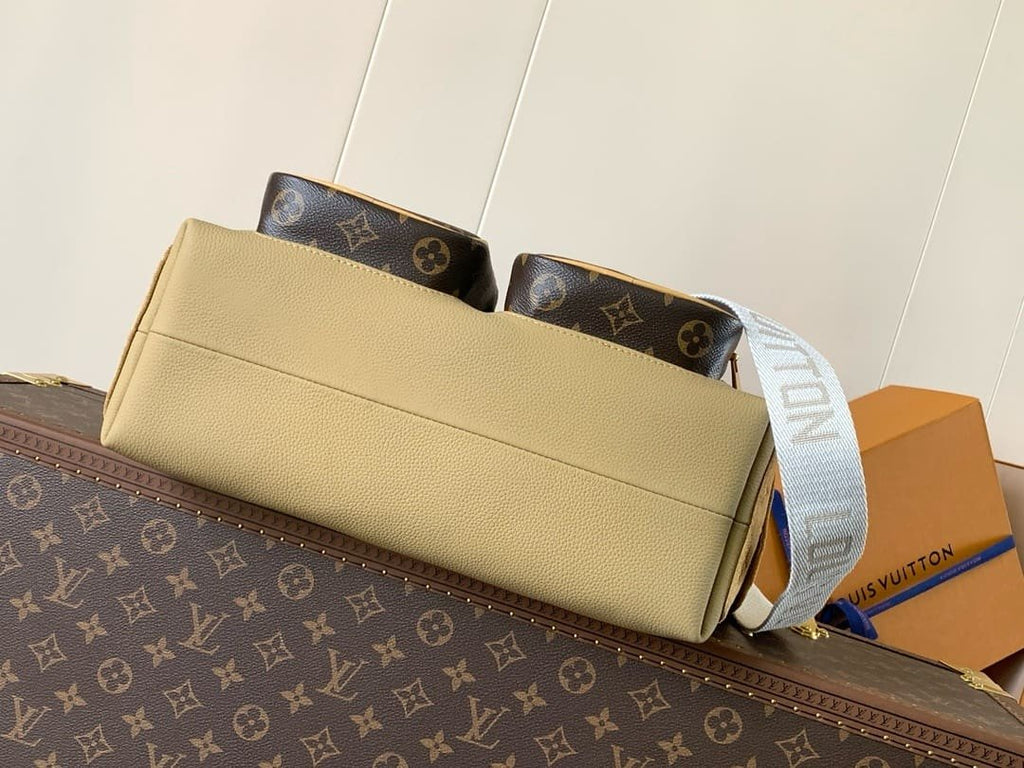Louis Vuitton M12697 Hobo Cargo