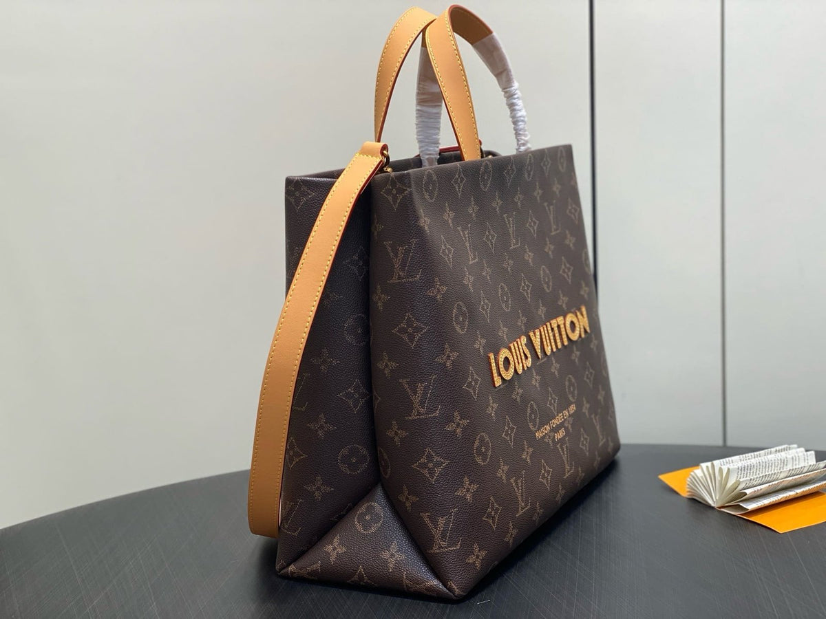 Louis Vuitton M13928 Shopper Tote MM