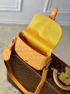 Louis Vuitton M12694 Montsouris Messenger