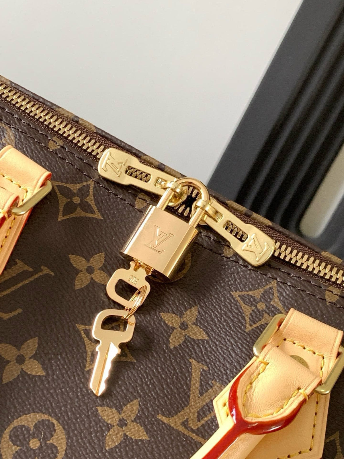 Louis Vuitton M46980 Speedy Bandoulière 30