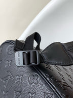 Louis Vuitton M20899 Christopher PM