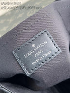 Louis Vuitton M12625 Pulse Messenger