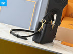 Louis Vuitton M24729 Capucines Mini