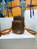 Louis Vuitton M14014 Amazone