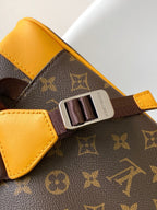Louis Vuitton M13202 Christopher MM