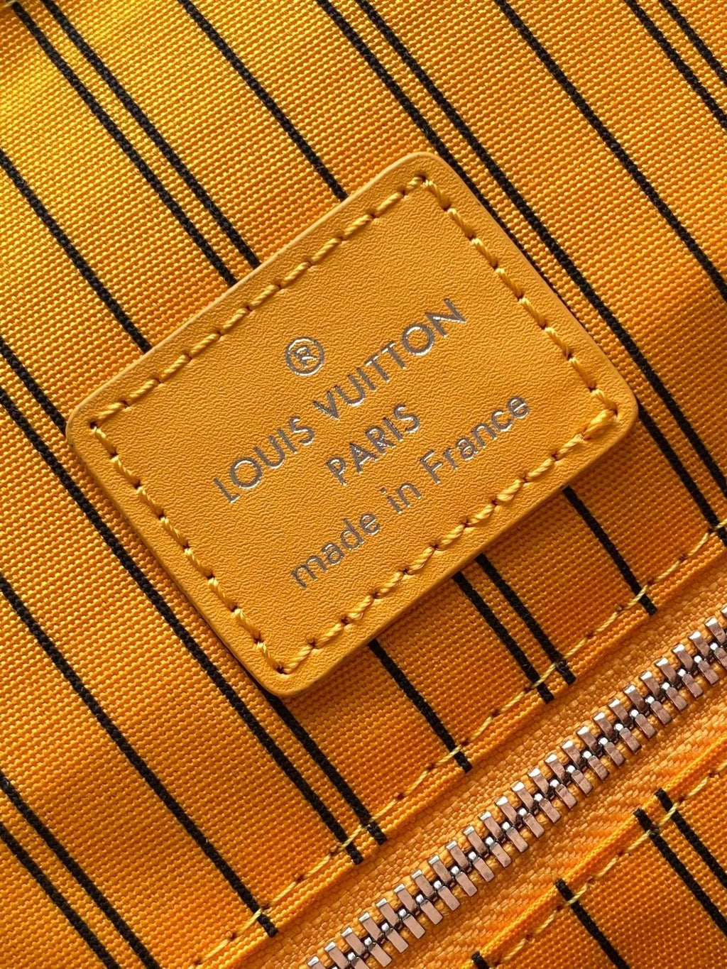 Louis Vuitton M13202 Christopher MM