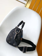 Louis Vuitton P01942 Keepall Bandoulière 25 Mon Monogram