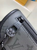 Louis Vuitton M12806 Pulse Wearable Wallet