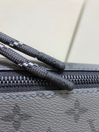 Louis Vuitton M12806 Pulse Wearable Wallet
