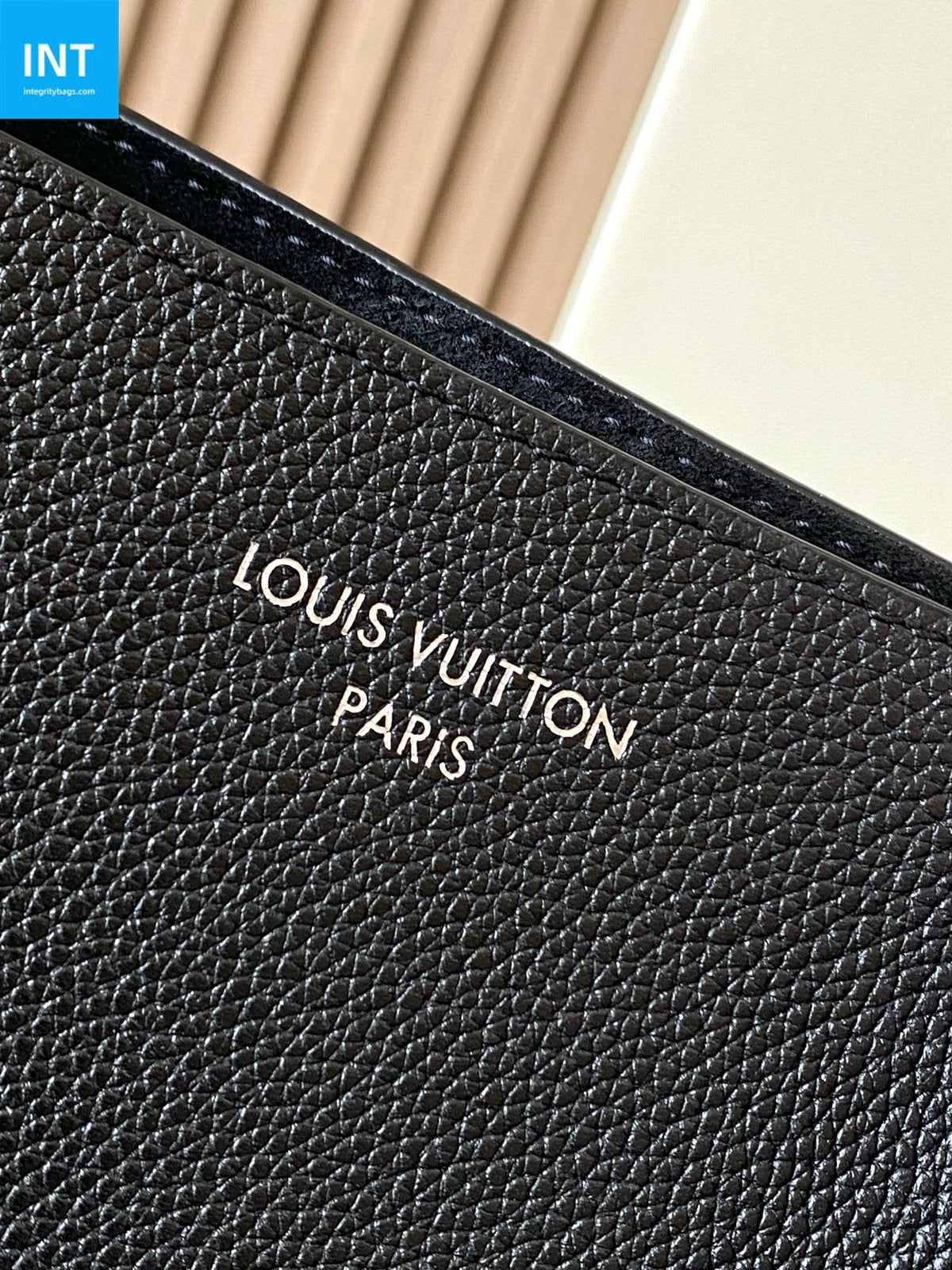 Louis Vuitton M27022 Verso Hobo