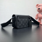 Louis Vuitton M12599 Bosphore Wearable Wallet