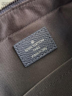 Louis Vuitton M11657 Avenue Messenger