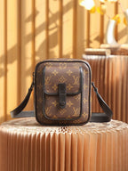 Louis Vuitton M69404 Christopher Wearable Wallet