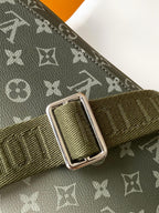 Louis Vuitton M11593 District PM