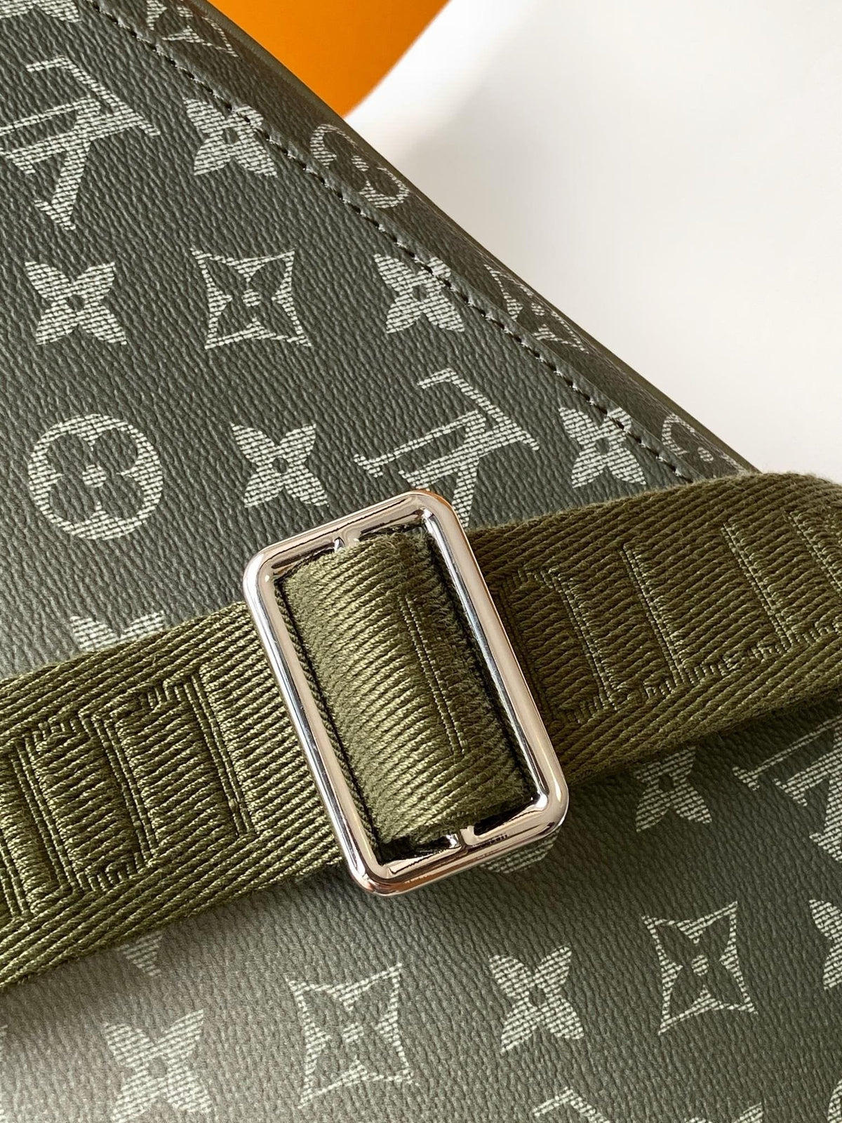 Louis Vuitton M11593 District PM
