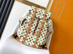 Louis Vuitton M25240 Christopher MM