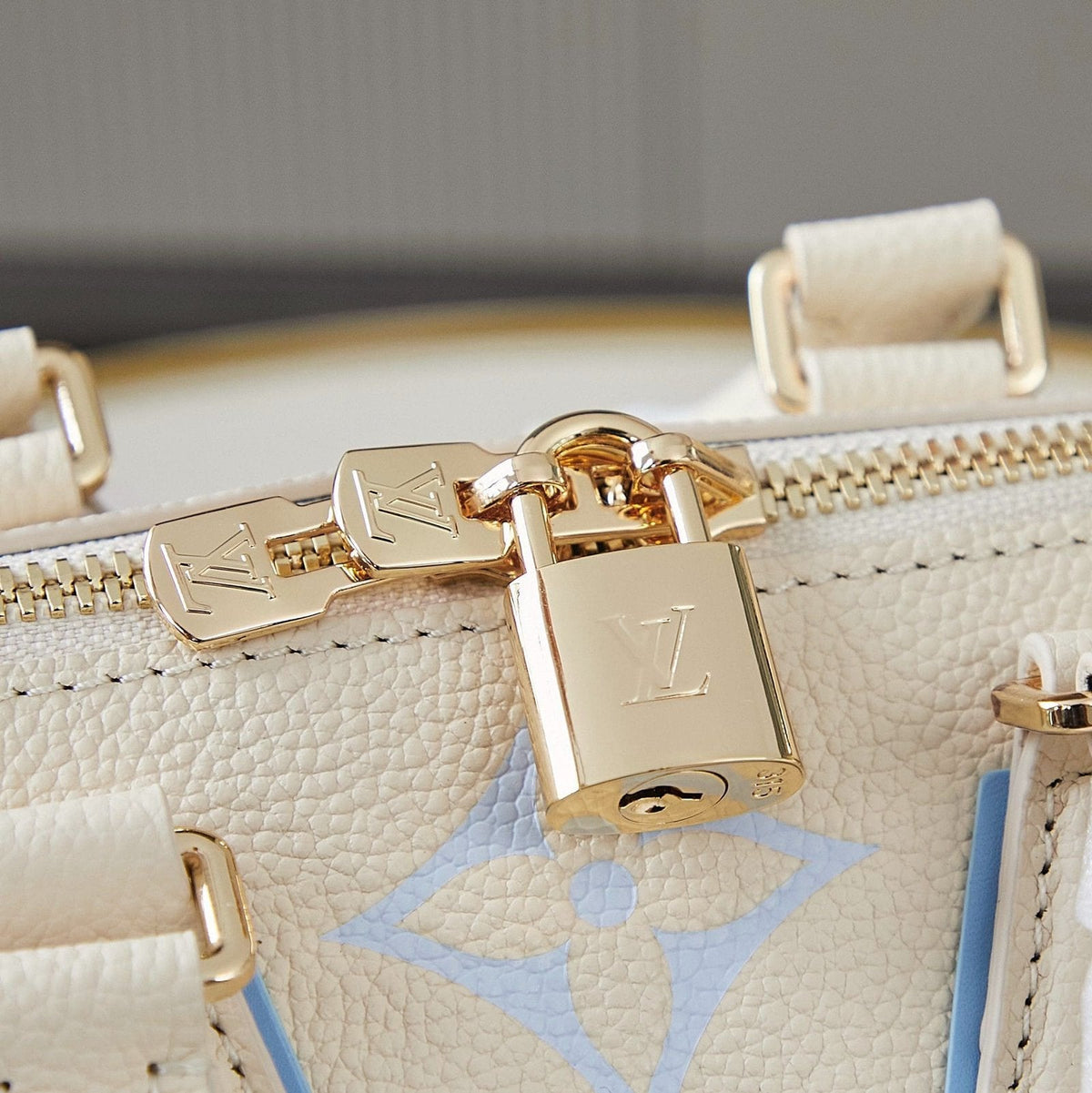 Louis Vuitton M46883 Speedy Bandoulière 20