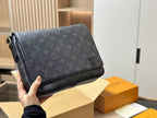 Louis Vuitton DISTRICT Small Messenger Bag M46255