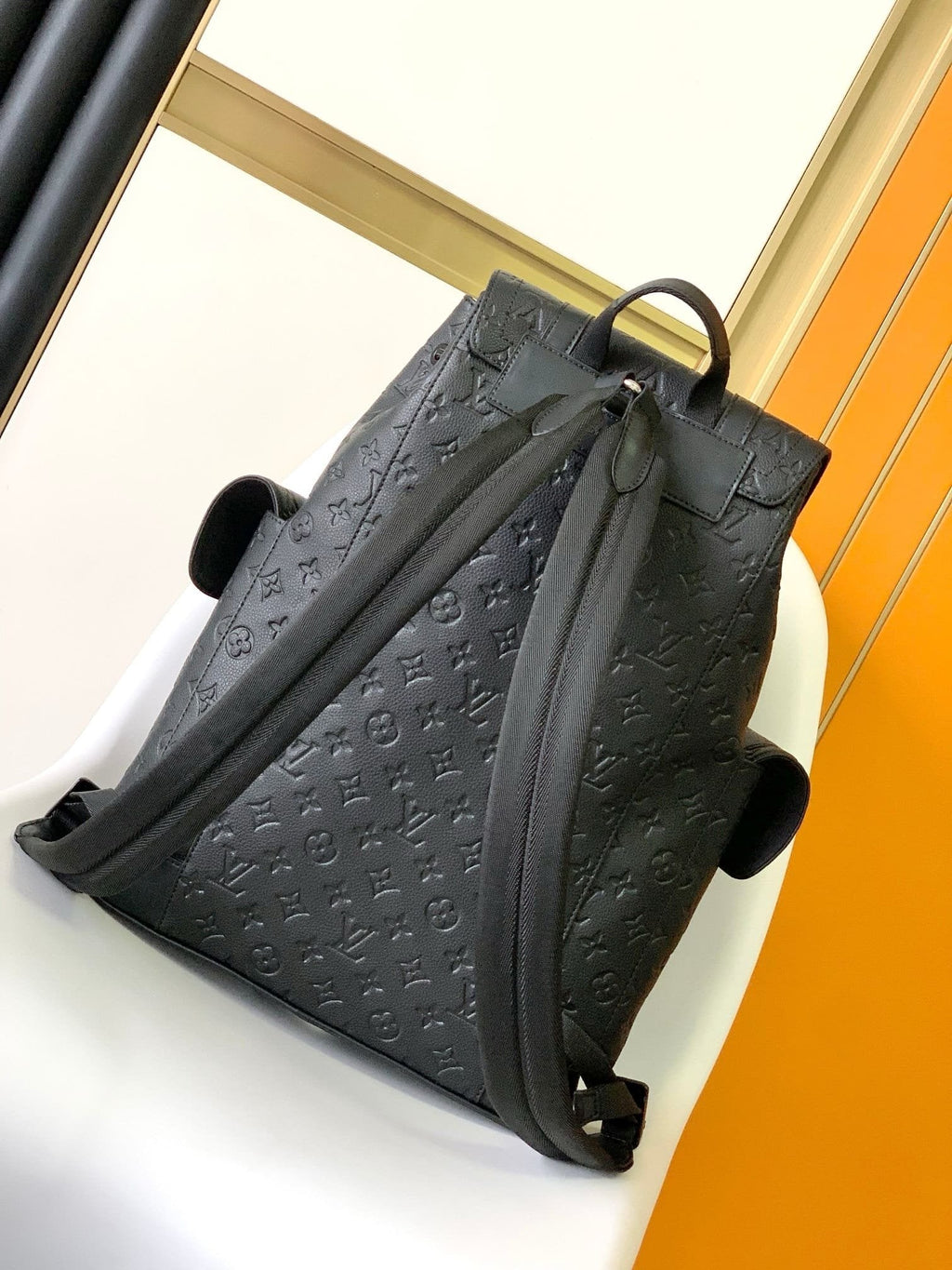 Louis Vuitton M55699 Christopher MM