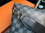 Louis Vuitton Avenue Slingbag N41719