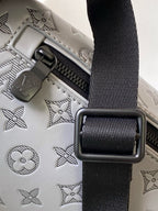 Louis Vuitton M46108 Discovery Bumbag